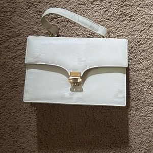 Small cream colored purse vi tage